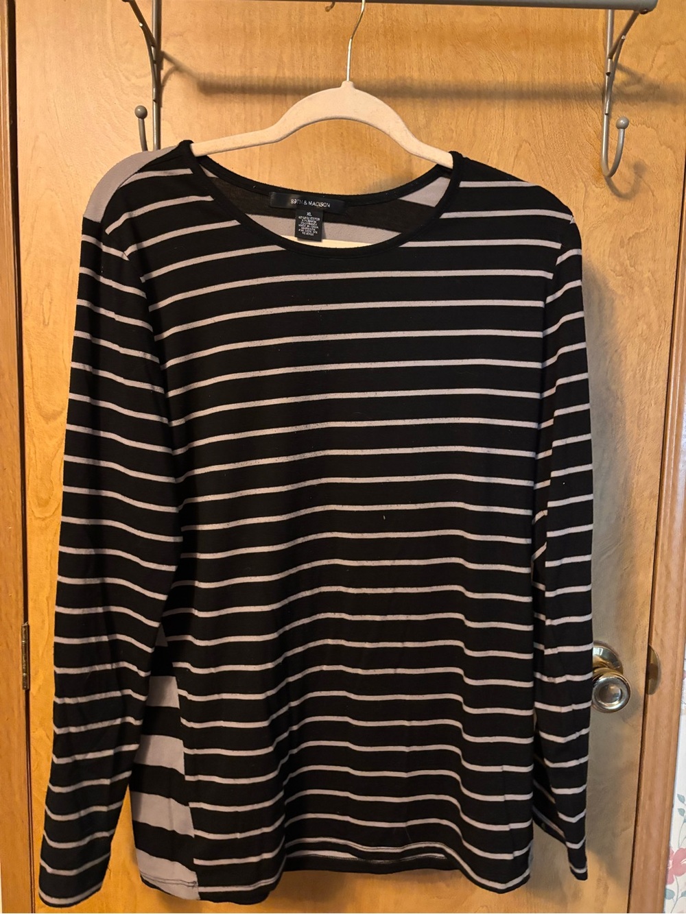 89th & Madison Black and White Striped Long Sleeve Tee
